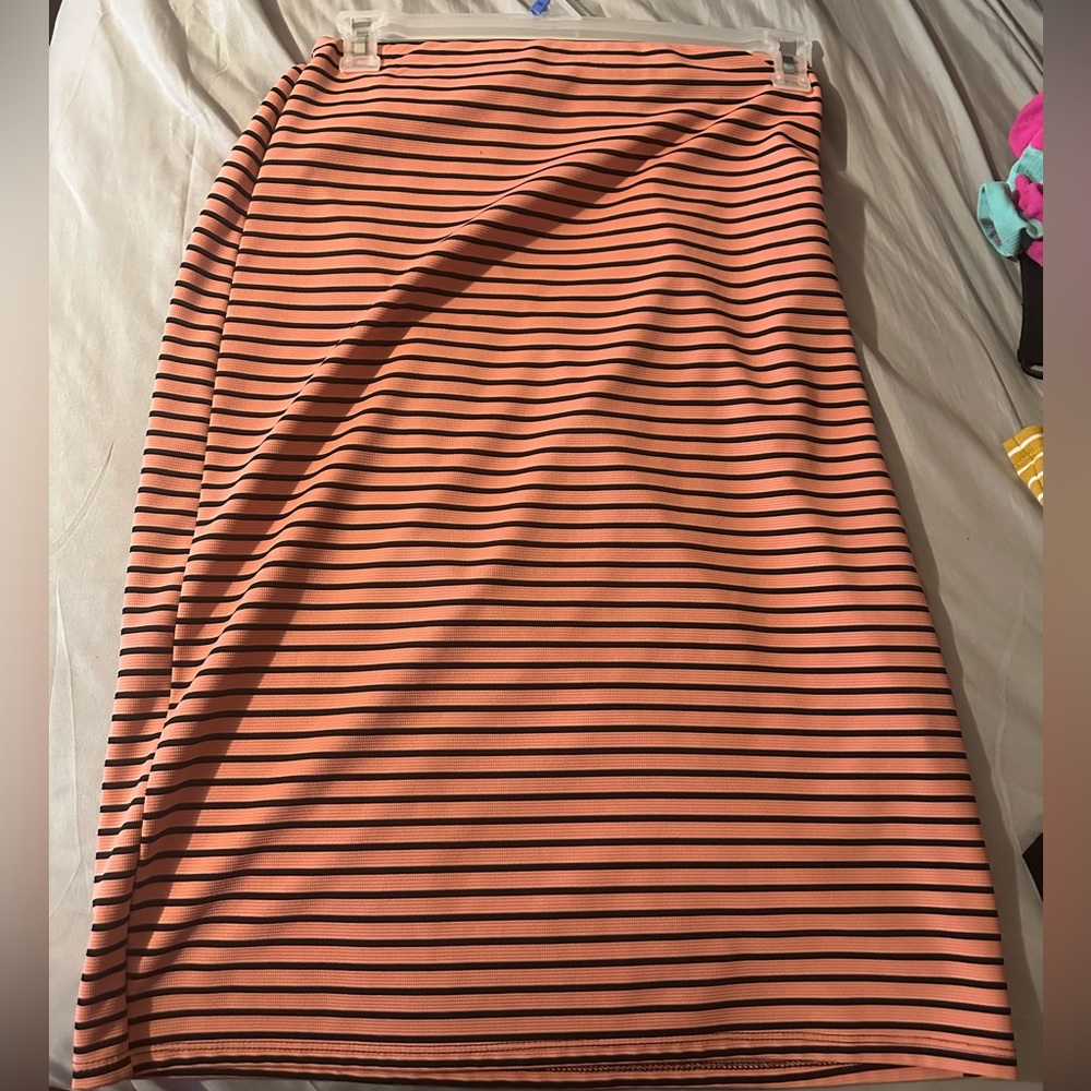 2x peach and black stripe skirt 29 inches (hits just below knee).  Has stretch